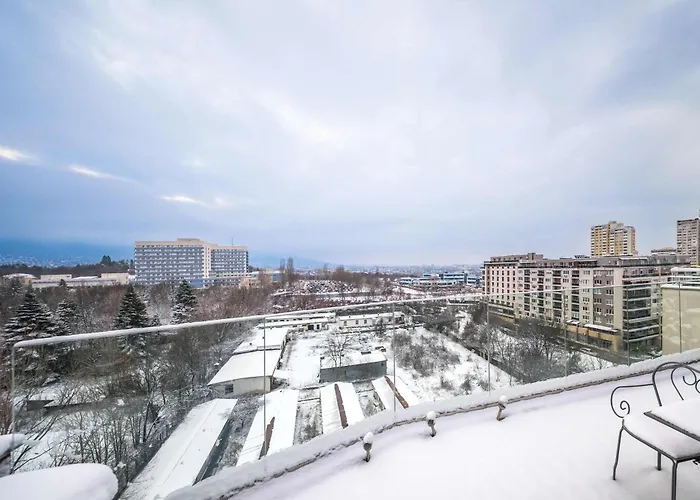 Sunny 1br With Balcony Lägenhet Sofia