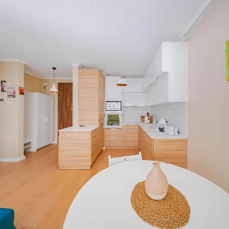 Sunny 1br With Balcony Appartamento