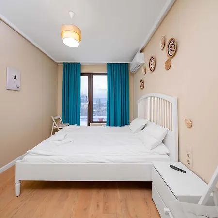 Sunny 1br With Balcony *