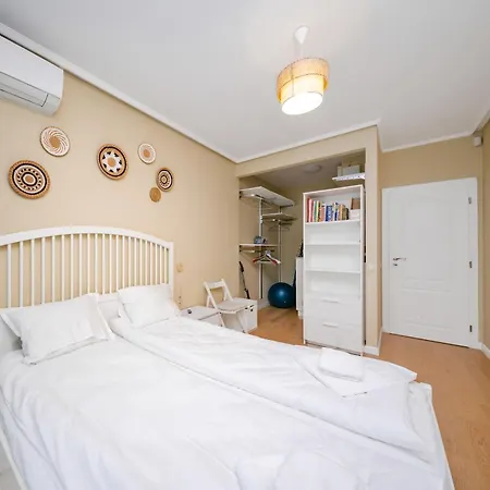 Sunny 1br With Balcony * Sofia