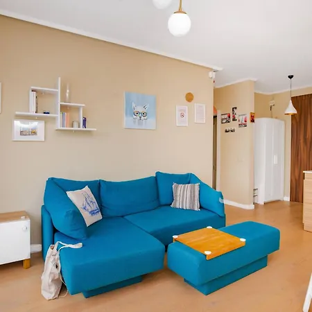 Sunny 1br With Balcony Lägenhet