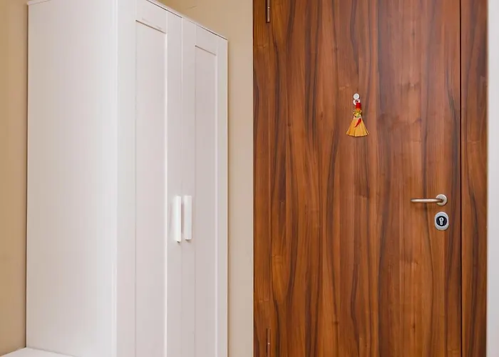 Apartment Sunny 1br With Balcony *