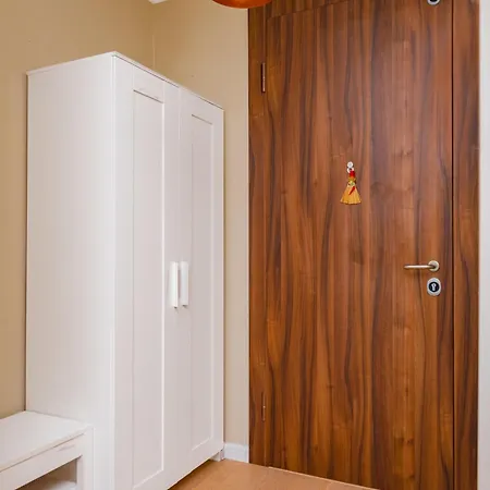 Lejlighed Sunny 1br With Balcony *