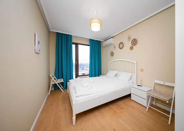 Lejlighed Sunny 1br With Balcony