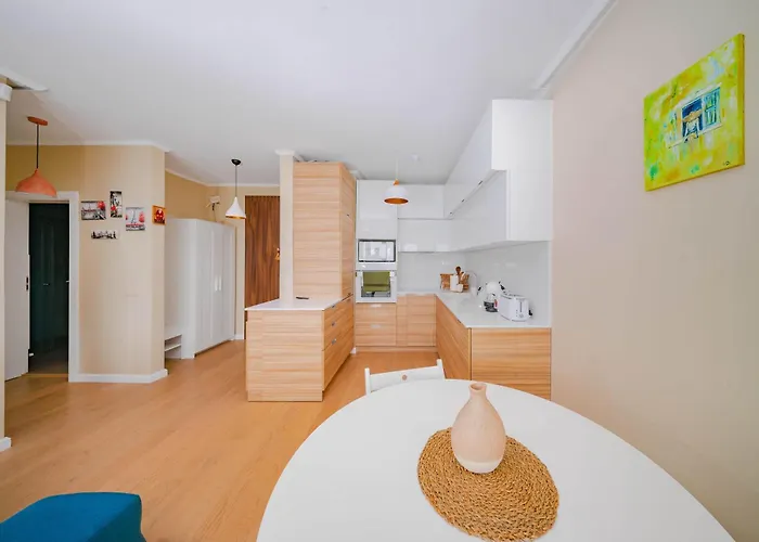 Sunny 1br With Balcony Lejlighed