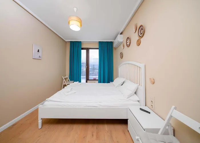 Sunny 1br With Balcony *